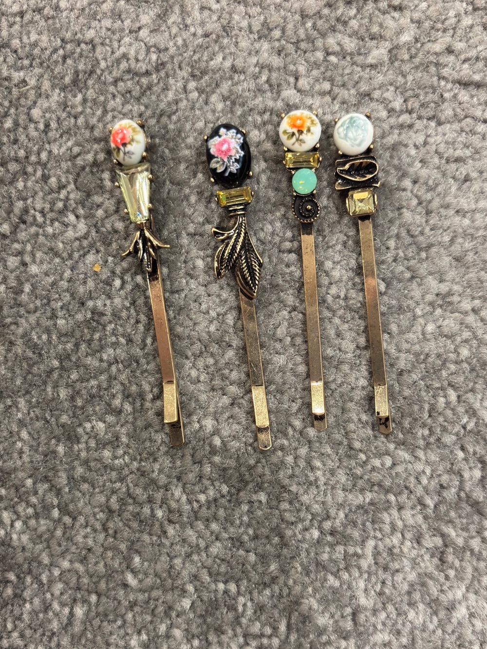 Vintage-Inspired floral Decorative Hair Pins - Gold Tone, Assorted Floral color